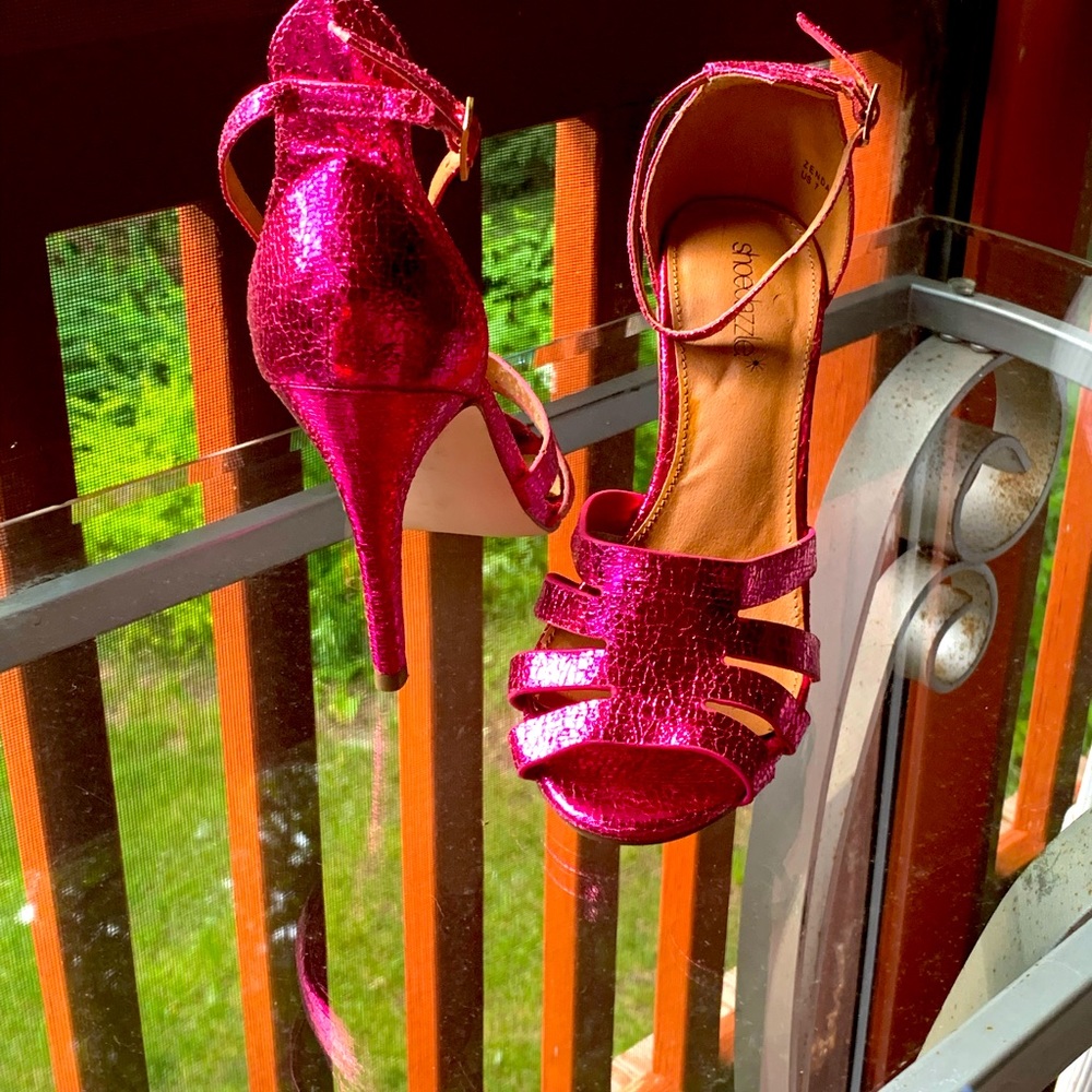 Metallic pink sandal with high heel